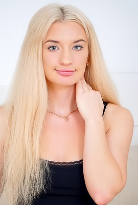 Naughty Blonde Anna Riv