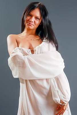 Penelope R Fantastic Model Shows Her Sexy Body