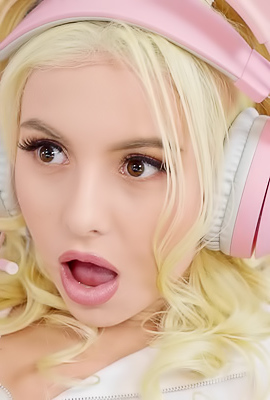 Aria Banks Gives To Dick Her Full Attention